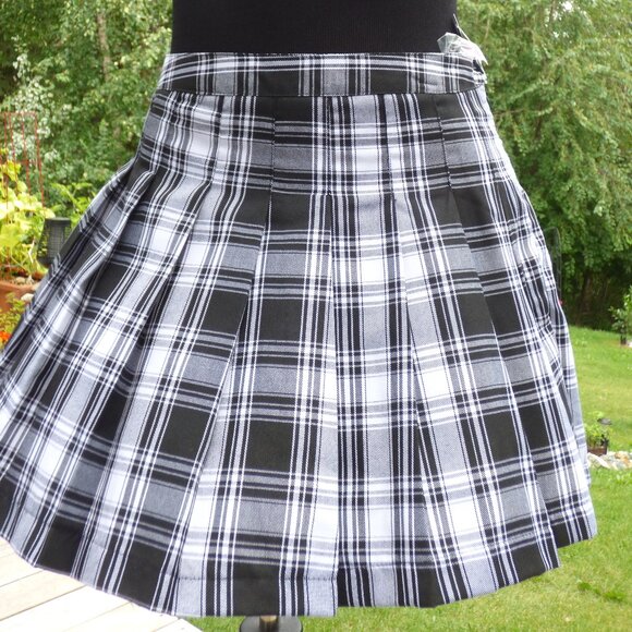 Justify Dresses & Skirts - JUSTIFY GOTH PLAID WHITE BLACK PLEATED MINI SKIRT SCHOOLGIRL SECRETARY OFFICE XL